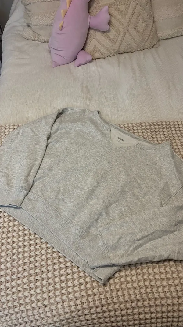 Hollister Off-The-Shoulder Crewneck - Image 3