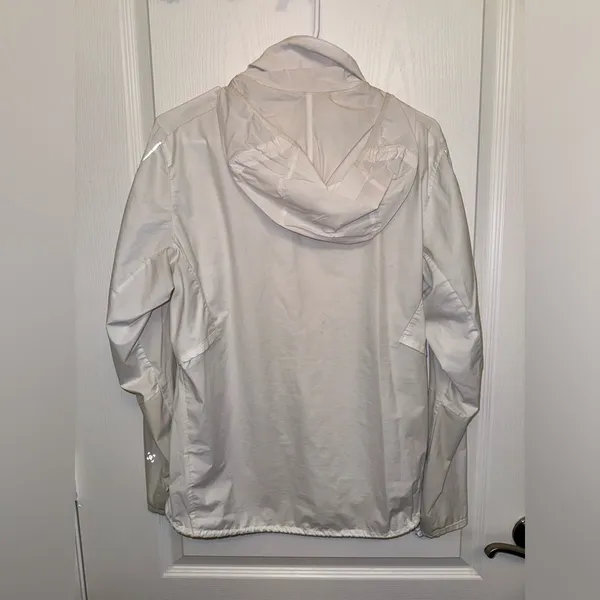 Lululemon windbreaker!! - Image 2