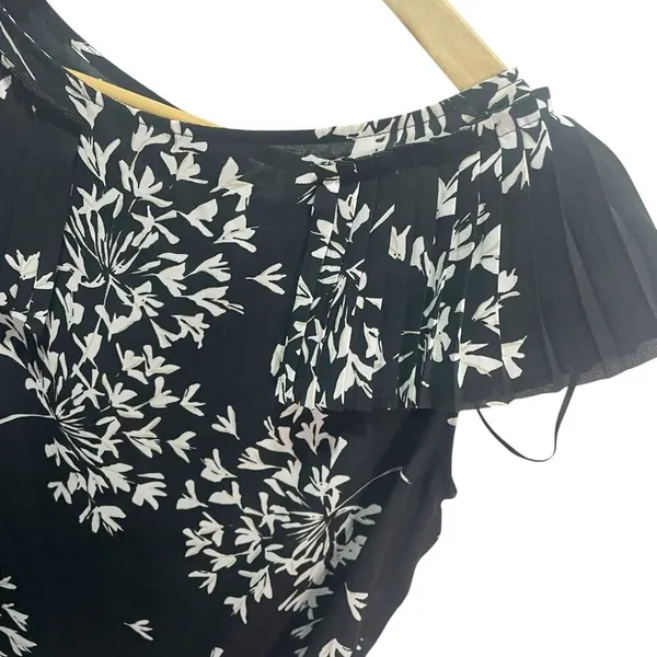 Banana Republic‎ Black Floral Ruffle Sleeve Blouse XS Career Flowy - Image 4