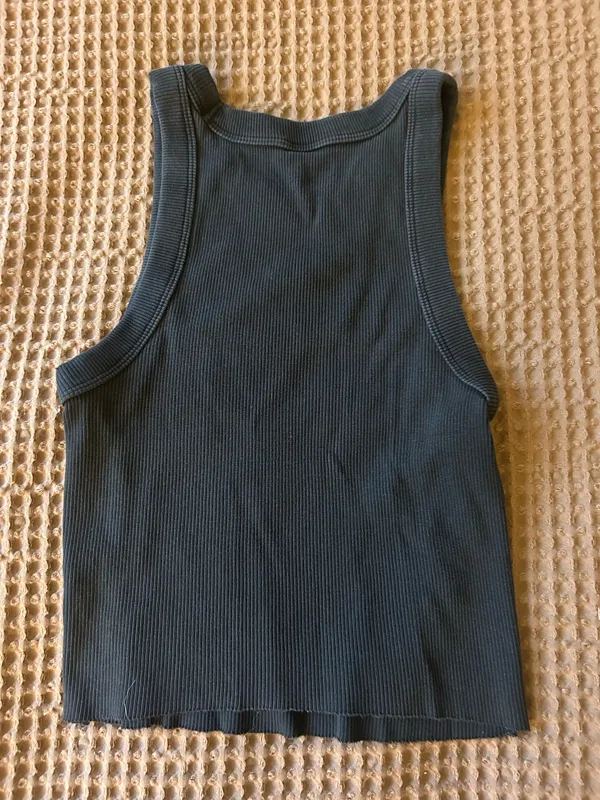 black womans aerie tank top in a size S - Image 3
