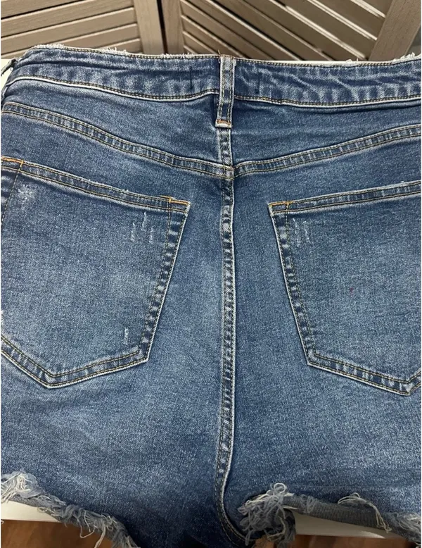 Size 31 light wash We the Free distressed frayed shorts - Image 4