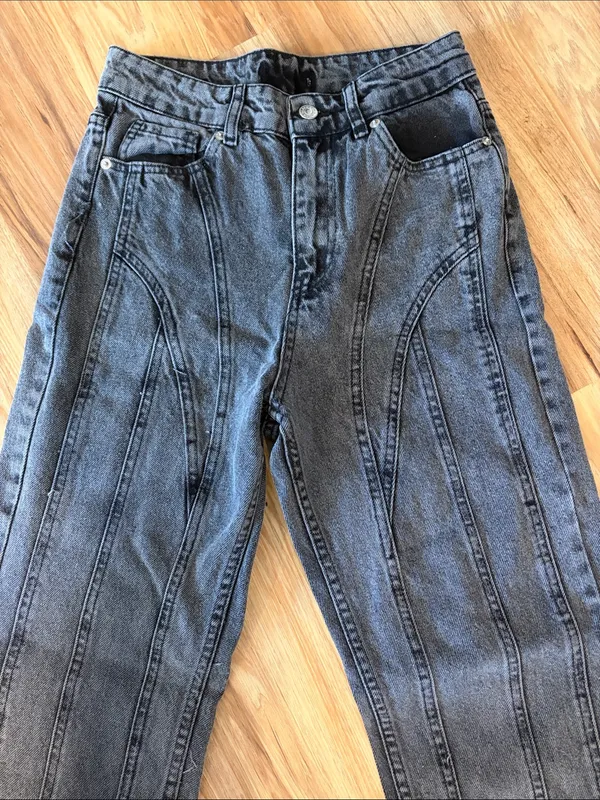 Women's Straight-Leg Jeans in Washed Black - Image 2