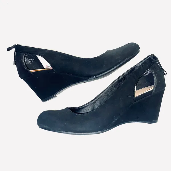 Me Too wedge heels - black w/silver tipped bow, size 5.5 - Image 4