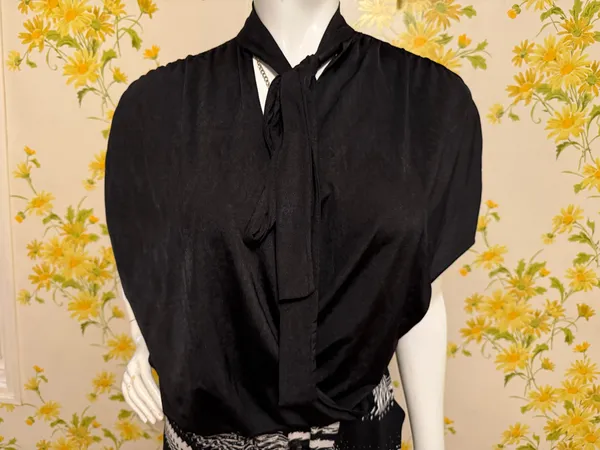 NWOT Zara surplice black neck tie top size M - Image 3