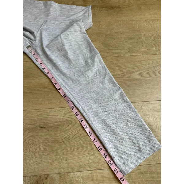 Lululemon Women Wunder Under CROP 22" inseam Luxtreme WAGG White Print Size 10 - Image 5