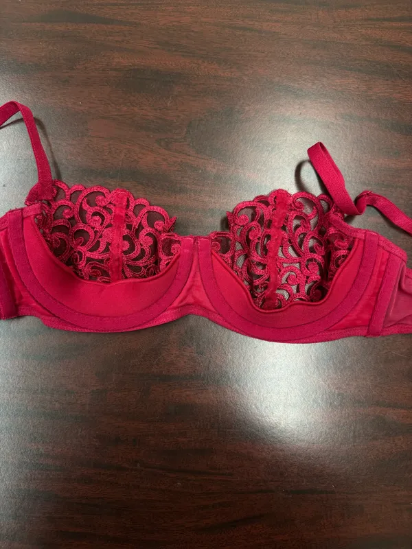 Victoria’s Secret Red Lace Bra Size 34C - Image 3
