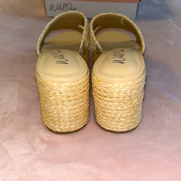 Wild Pair Niftyy woven espadrille beige heeled wedge size 8.5 open toe - Image 5