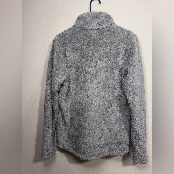 Patagonia Soft Gray Fleece Pullover - Image 6