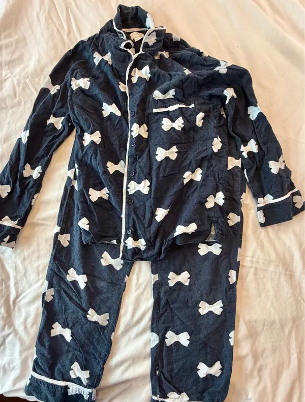 Kate Spade Navy Bow Print Pajama set - Soft Cozy Sleepwear - Image 2