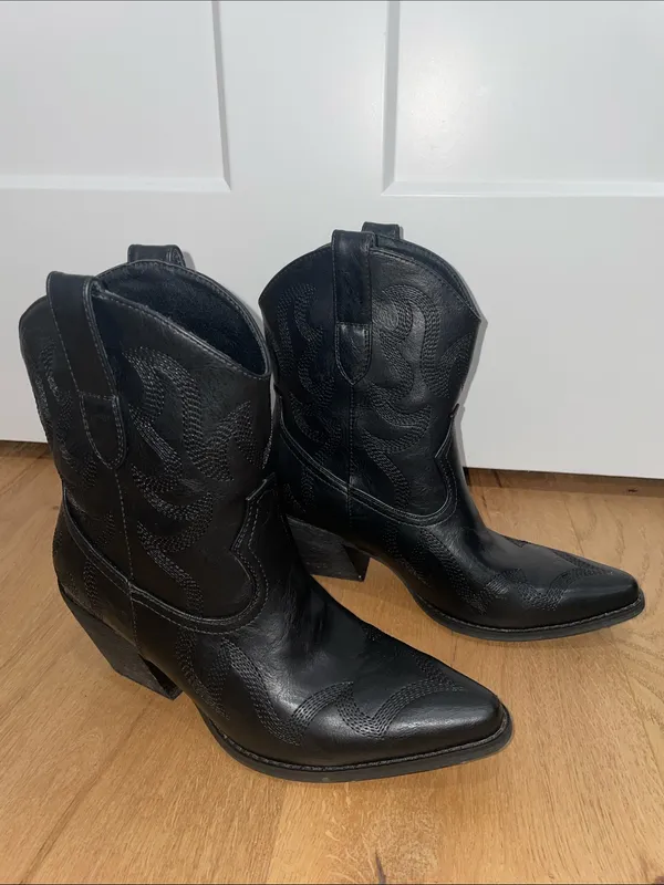 Women’s Black Fashion Cowgirl Western Ankle Boots Mid Heel Size 7 - Image 2
