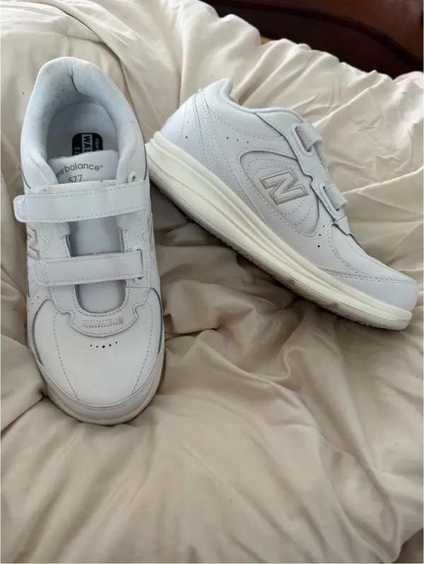 New Balance White 577 Sneakers Size 8 Womens 6.5 men’s - Image 2