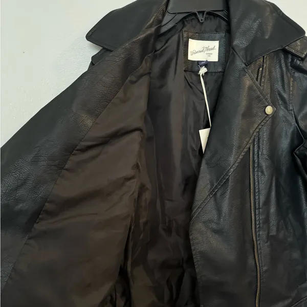 Universal Threads Faux‎ Leather motorcycle Jacket size S - Image 4
