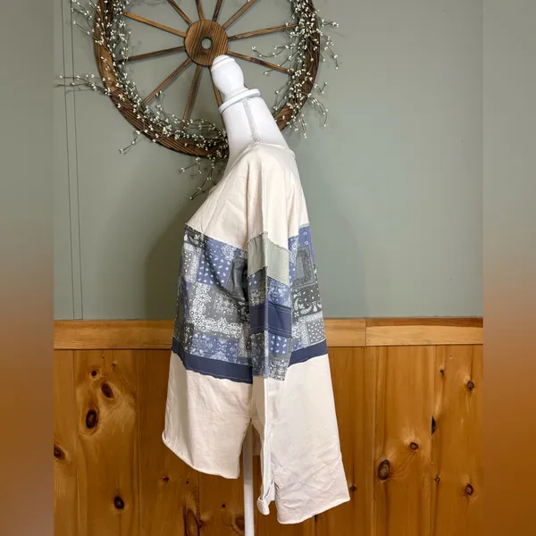 Oli & Hali Blue and Cream Patchwork Long Sleeve High/Low Top size Small - Image 5