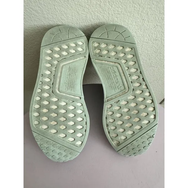 Adidas NMD_R1 Boost Low Top Sneakers Dash Green/Cloud White EF4275 Size 6 - Image 4