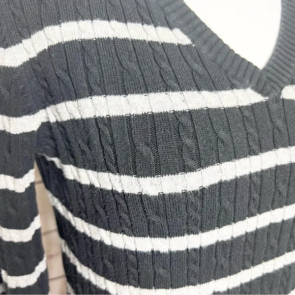 Merona Black & Gray Striped V Neck Pullover Sweater Top Size Small - Image 5