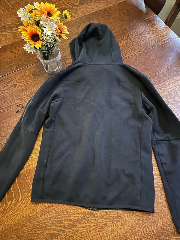 Small/Tall Nike tech  - Image 2