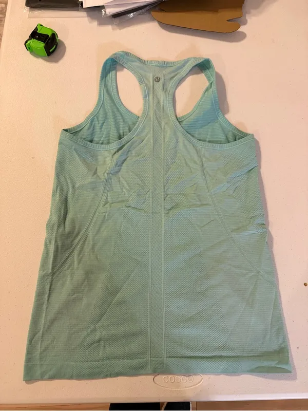 Lululemon Razorback Unlined Tank Top Women’s Turquoise Aqua Size 8 - Image 4
