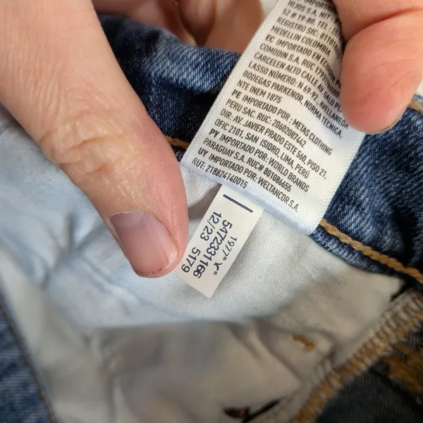 American Eagle Mom Jean Strigid Medium Wash Distressed‎ Raw Hem Womens 2 Short - Image 6