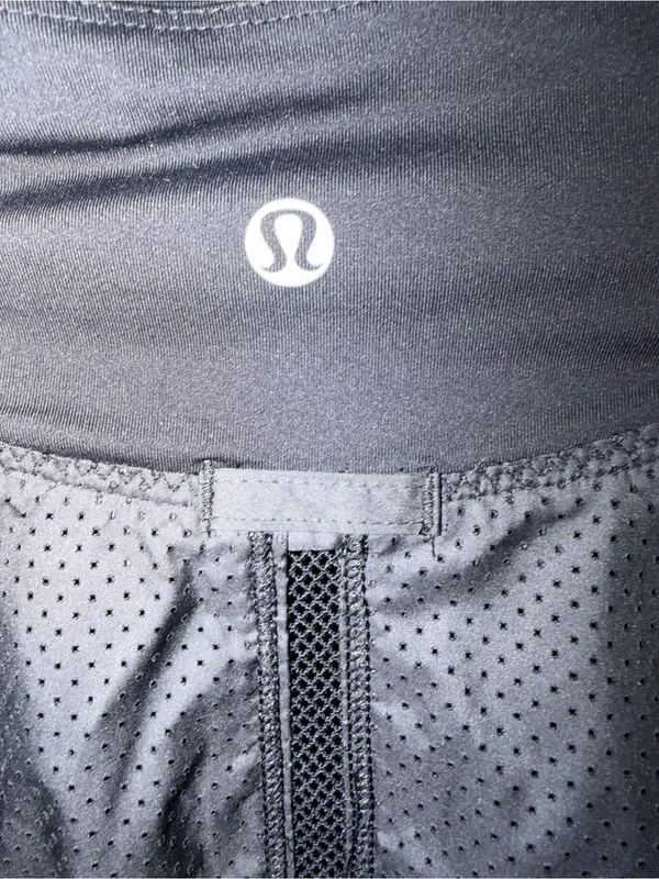 Lululemon Lightweight reversible Bomber Jacket. Women’s 8! Sleek fit. - Image 8