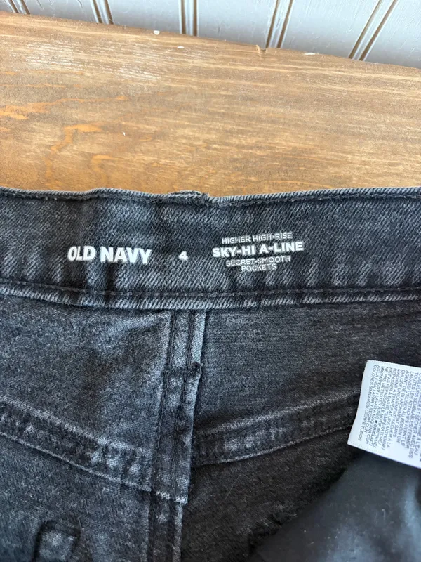 Old Navy Shorts - Image 3