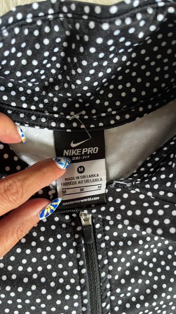 Nike pro moisture wicking long sleeve half zip work out shirt medium - Image 2
