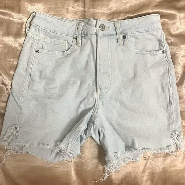 Old Navy ੈ✩‧₊˚ light denim mid length bermuda shorts - Image 2