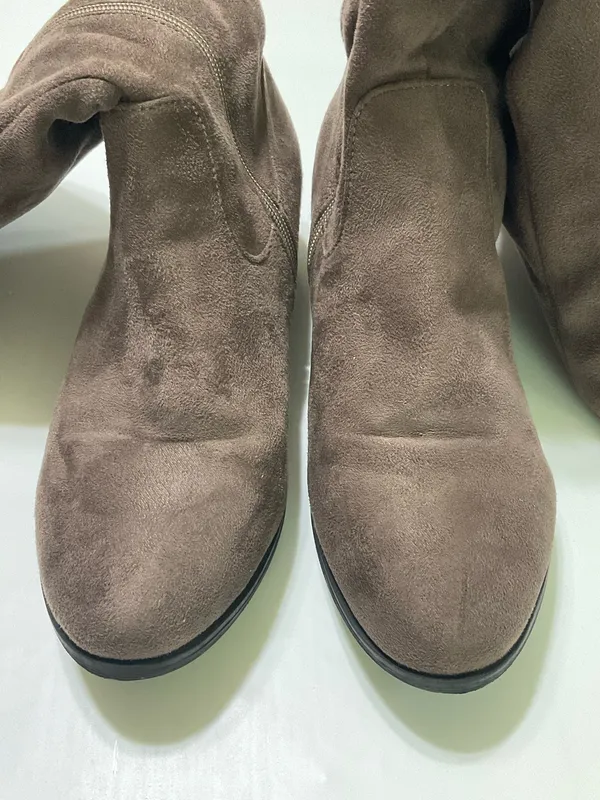 Women’s Brown Taupe Faux Suede Knee High Boots Size 8.5 Lace Up Side Zip Low Heel - Image 6