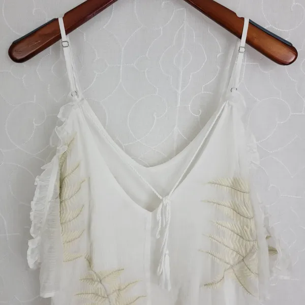 Gimmicks Womens Blouse‎ Size Medium Cream/White Floral Sheer Sleeveless V-Neck - Image 6