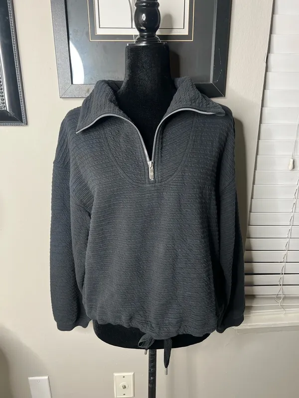 Lululemon textured 1/2 zip‎ pullover black XS/S - Image 5