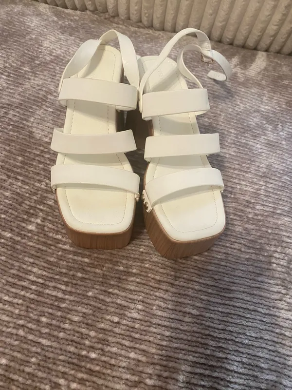 Forever 21 Chunky Heels Block Faux Leather - Image 2