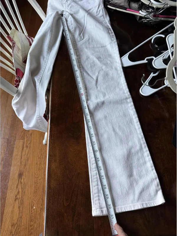 Levi’s White Bootcut Jeans with Classic Five-Pocket Design - Image 5