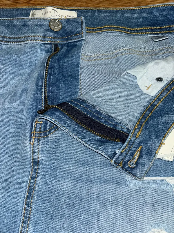 Cato est 1946 Denim Jean Skirt Raw Hem Patched Women's Size 12 Stretch Pockets - Image 9