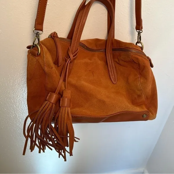 Shiraleah‎ Chicago Marlow Satchel Bag Vegan Suede Tan Rust Fringe Details Zip - Image 4