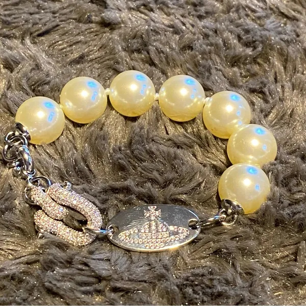 Vivienne Westwood large pearl bracelet with encrusted lock and silver logo - Image 3