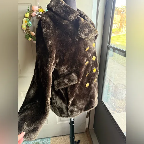 Vintage faux fur gold double button coat, size medium large Brown - Image 3