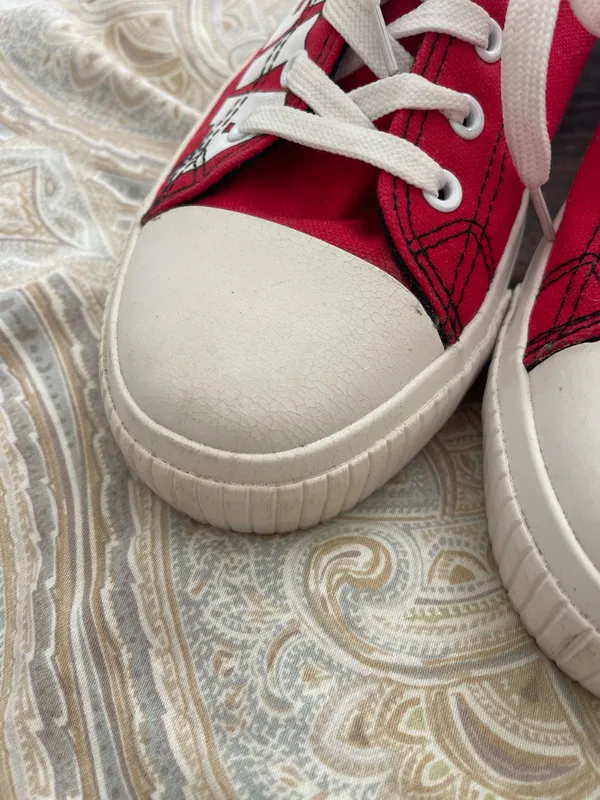 UGA NCAA Red Vintage Sneakers Size 10.5 - Image 5