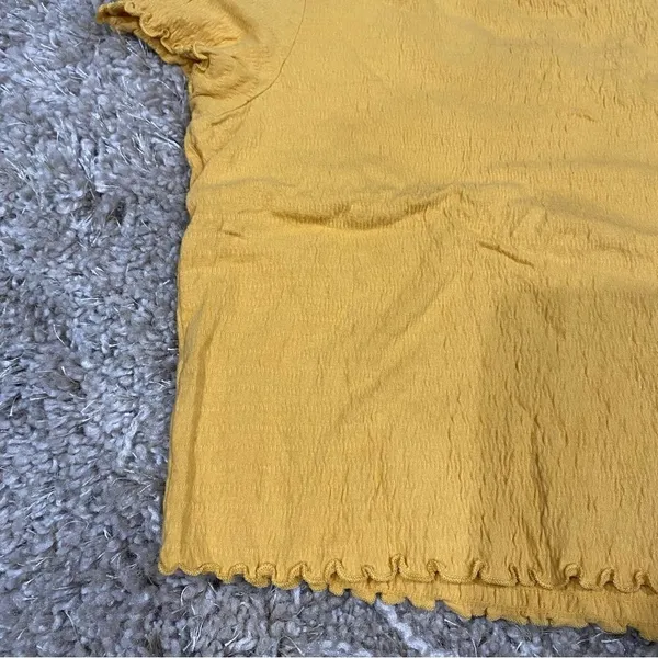 American Eagle Yellow Textured Stretch Crop Top Size Medium - Image 6