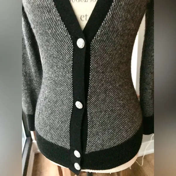 J Crew Gray V-neck Cardigan with Four Button Closure Sz S - Image 2