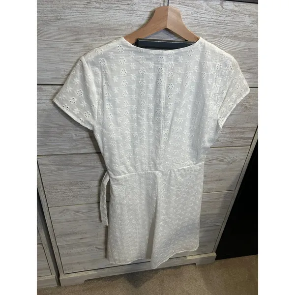 Jun & Ivy Francescas White Eyelet Wrap Mini Dress Jossalin Floral V-Neck Small - Image 6