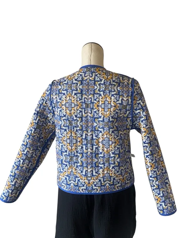 NWOT EXPRESS Reversible Blue Quilted Jacket Floral Tile Print Open Front - Image 5