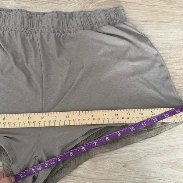 Beyond Yoga Large Elastic Waist Shorts Tan Beige Spacedye Relaxed Minimal - Image 5