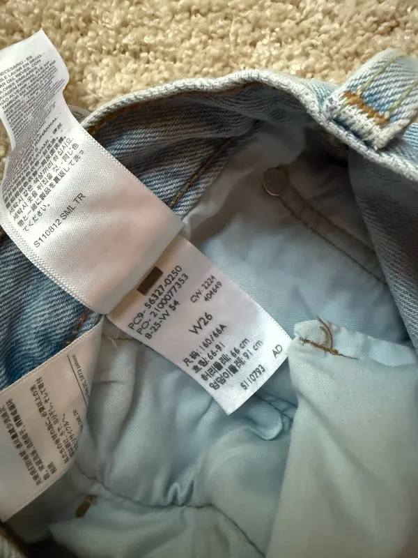 Levi’s 501 Shorts Denim Light Wash - Image 4