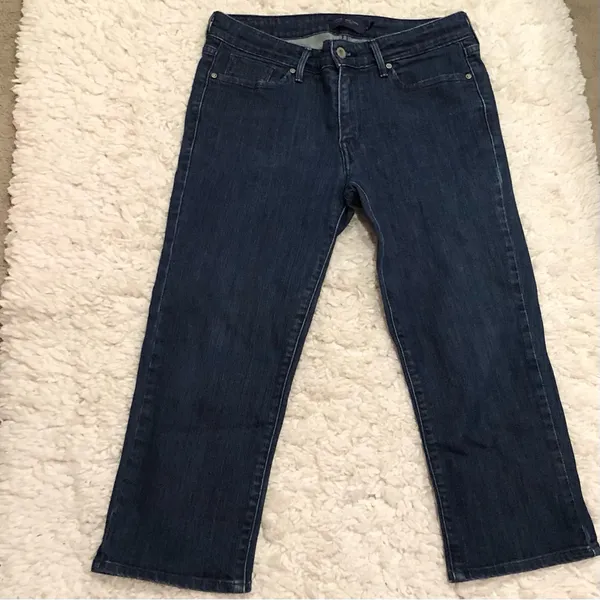 Levi’s Demi Curve Classic Fit Embroidered Pockets Cropped Capri Jeans‎ 8 - Image 2