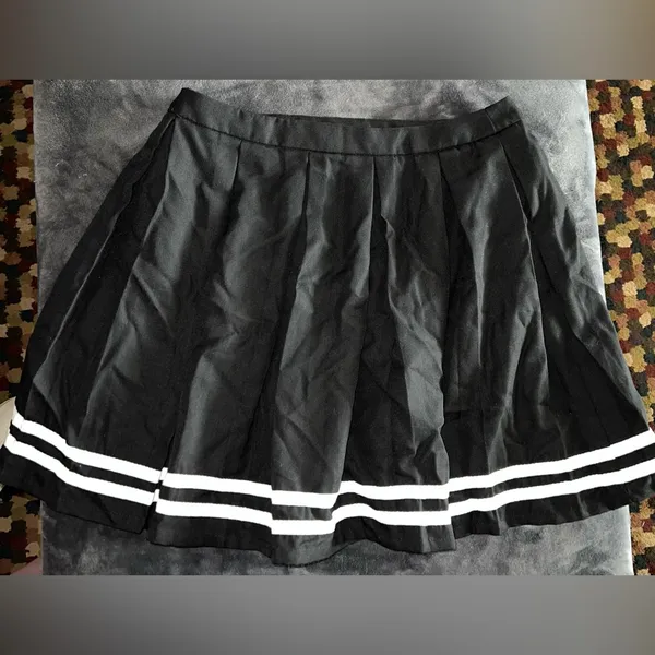 Hot Topic Black Pleated Cheer Skirt Size Large New with tag - Image 9