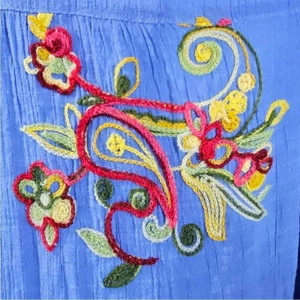 EUC Fig and Flower Roll Tab Sleeve Embroidered Floral Blouse Sz.‎ M Cornflower - Image 9