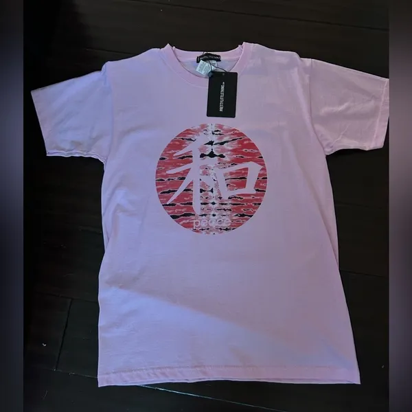 NWT Pretty Little Things Baby Pink Printed Peace LogonTee XS - Image 2