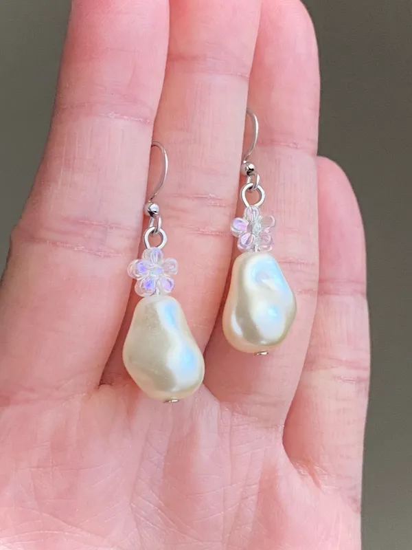 Handmade unique baroque pearl & flower dangle dangle earrings🩵 White - Image 2