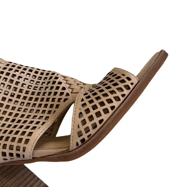 EUC Vince Camuto leather heeled sandals - Image 3