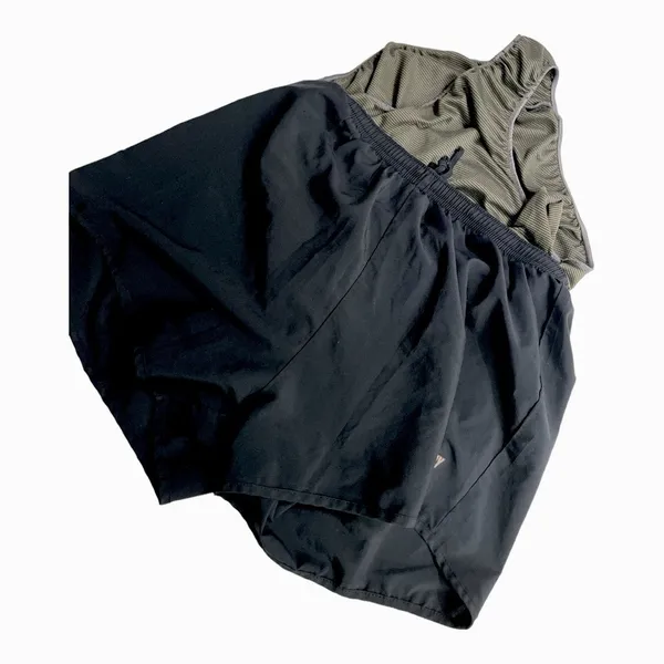 SAUCONY Women’s black running shorts. Size M - Image 7