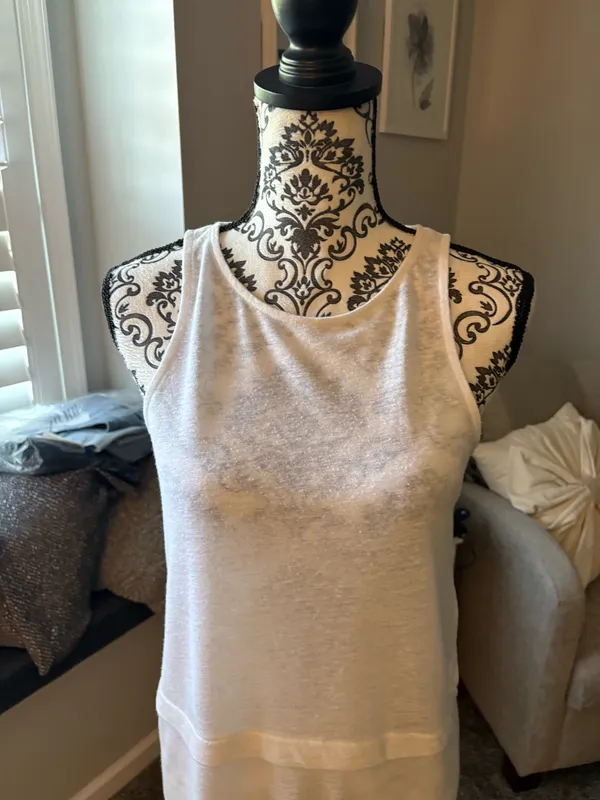 Banana republic size small white sleeveless top - Image 2